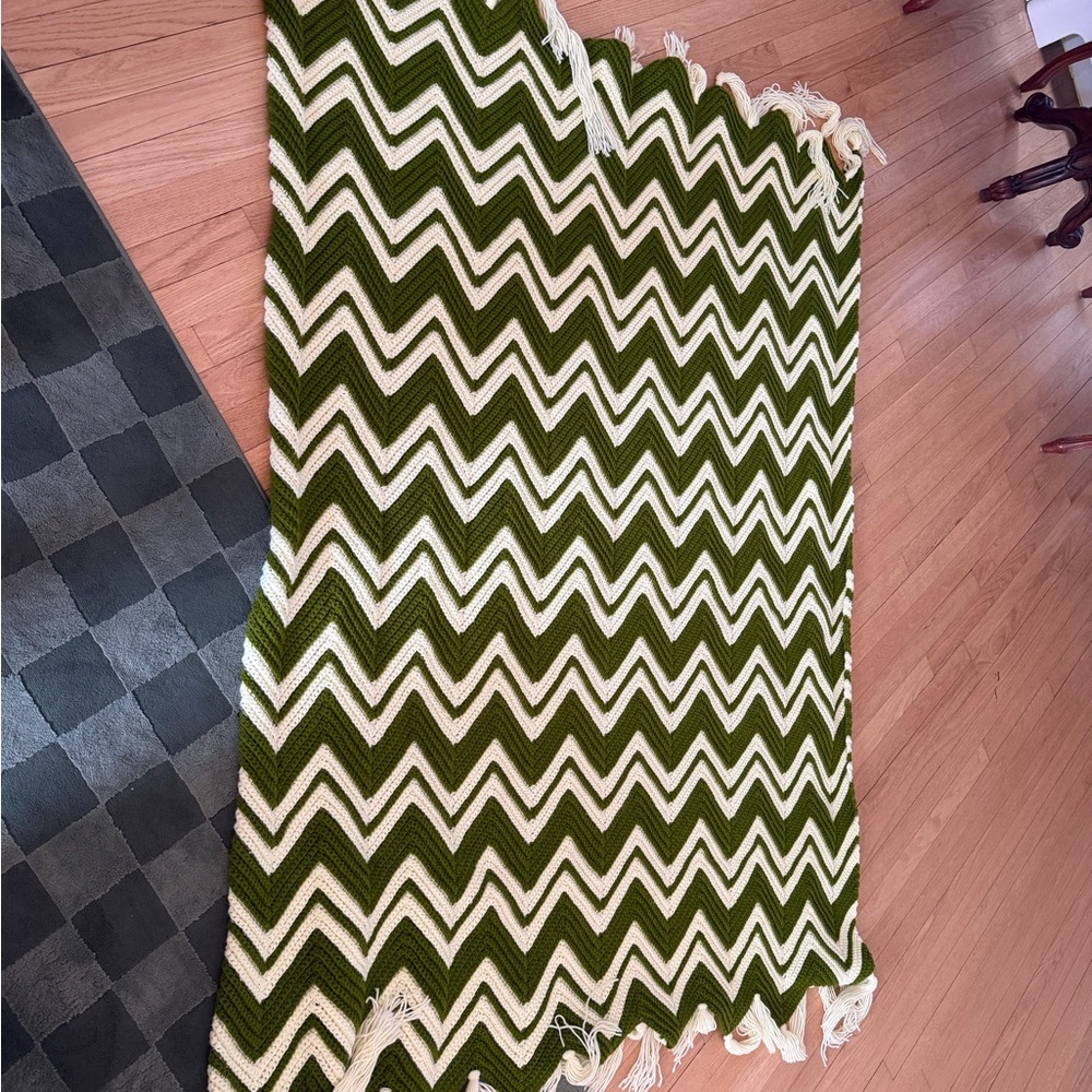 Chevron Pattern Green and White Throw Blanket